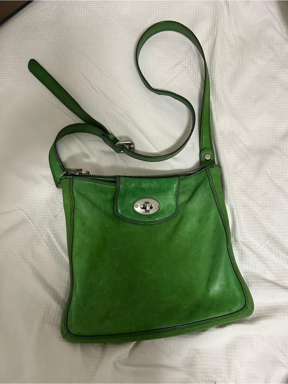 Vintage Fossil Green Genuine Leather Crossbody Bag Y2K Turn Lock Shoulder Purse